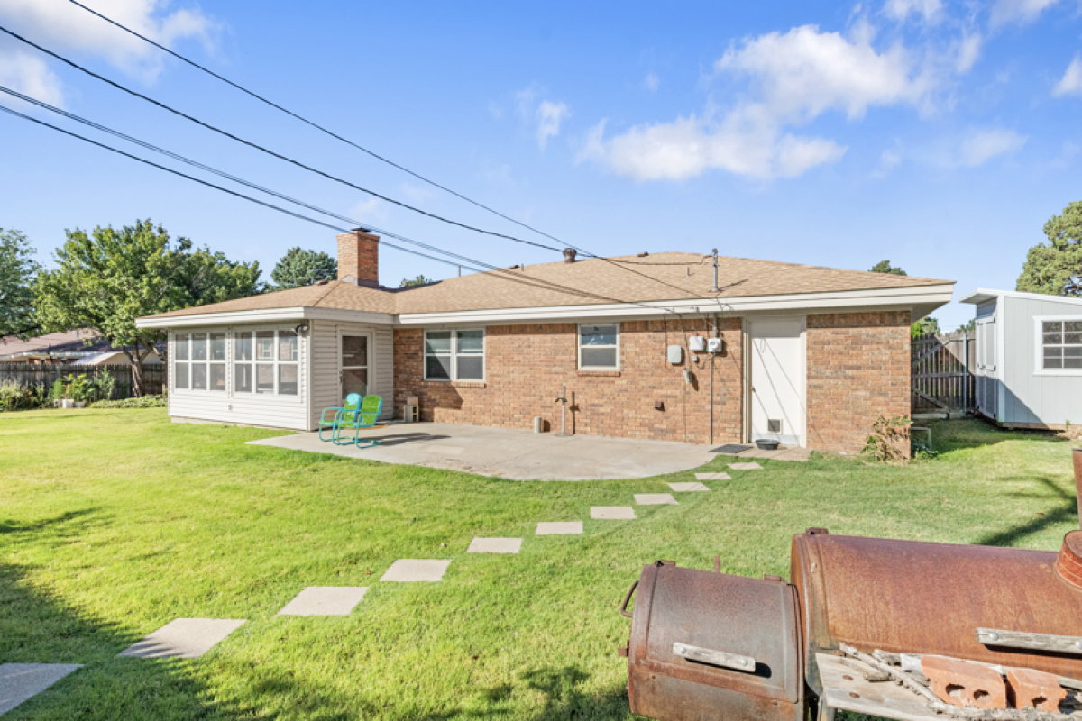 1809 Oak Ave, Dalhart, Texas 79022, 3 Bedrooms Bedrooms, ,1.75 BathroomsBathrooms,Single Family Home,Active Listings,Oak Ave,1127