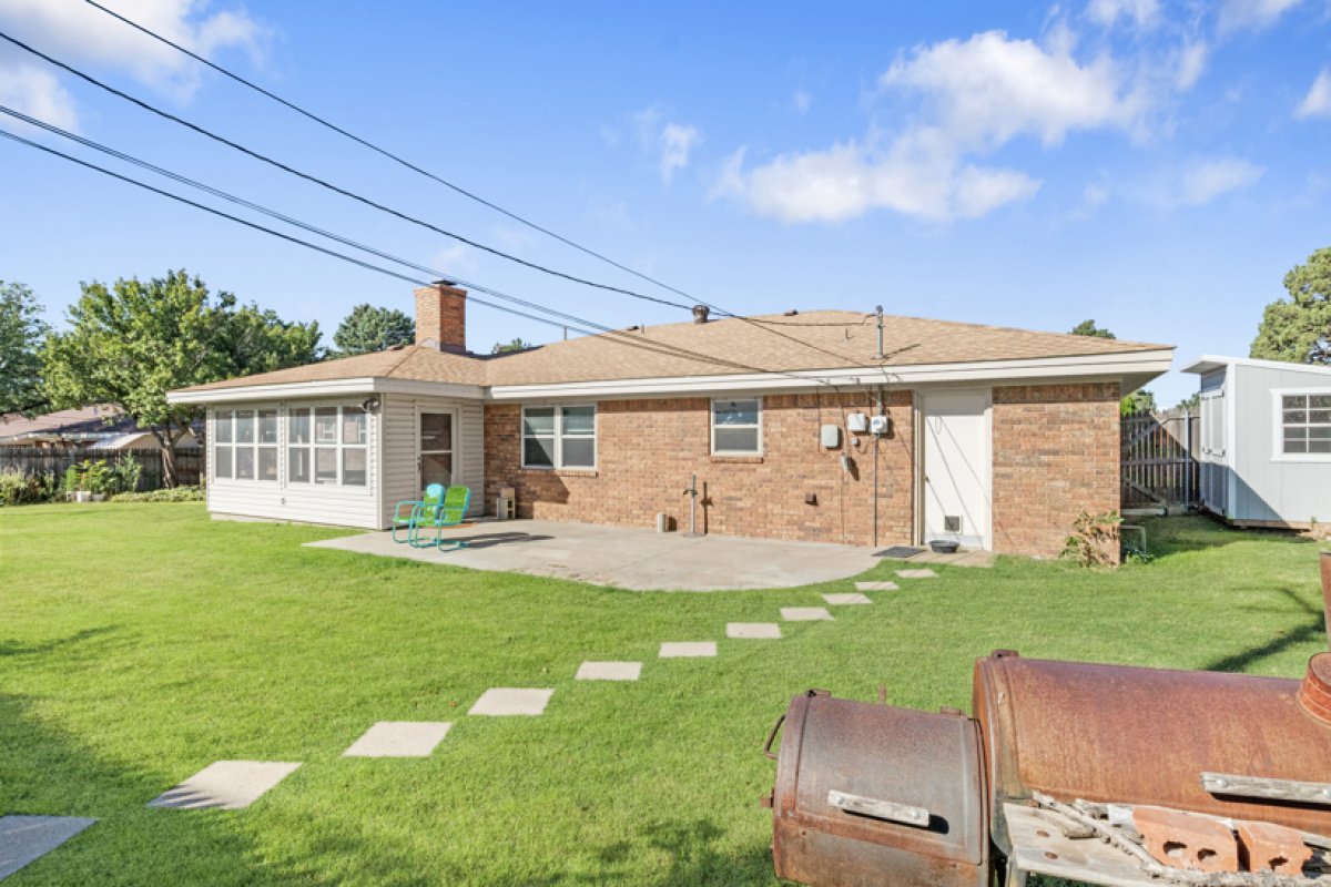 1809 Oak Ave, Dalhart, Texas 79022, 3 Bedrooms Bedrooms, ,1.75 BathroomsBathrooms,Single Family Home,Active Listings,Oak Ave,1127