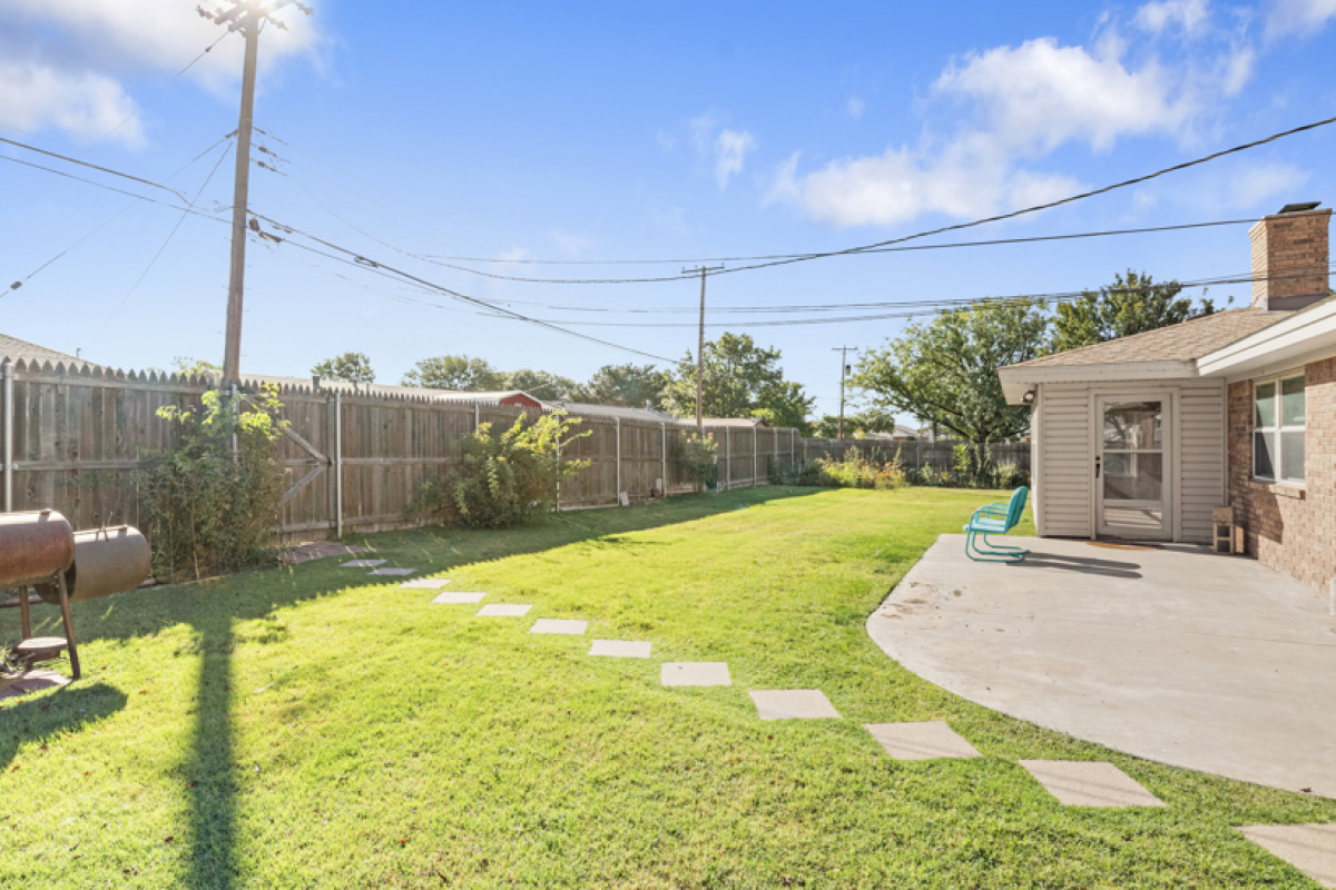 1809 Oak Ave, Dalhart, Texas 79022, 3 Bedrooms Bedrooms, ,1.75 BathroomsBathrooms,Single Family Home,Active Listings,Oak Ave,1127