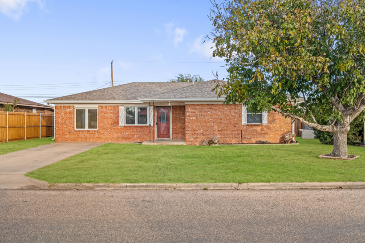 1201 Sagebrush Rd, Dalhart, Texas 79022, 3 Bedrooms Bedrooms, ,1 BathroomBathrooms,Single Family Home,Active Listings,Sagebrush Rd,1136