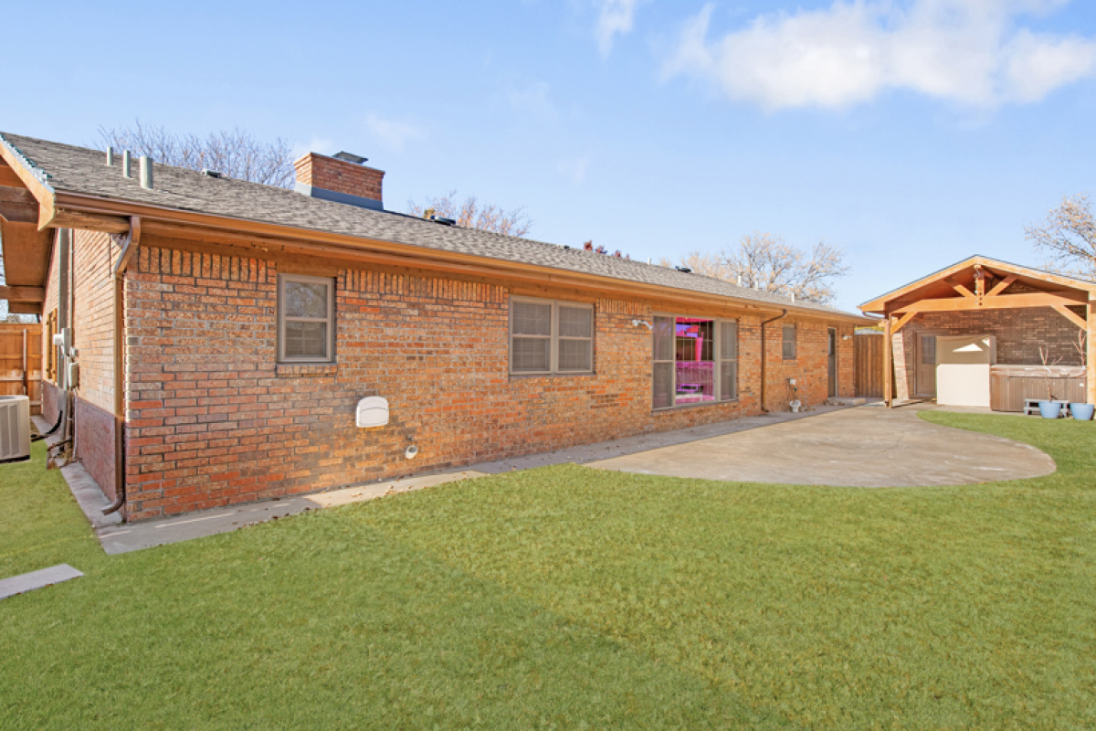 1901 Kiowa Trail, Dalhart, Texas 79022, 3 Bedrooms Bedrooms, ,1.75 BathroomsBathrooms,Single Family Home,Active Listings,Kiowa Trail,1138